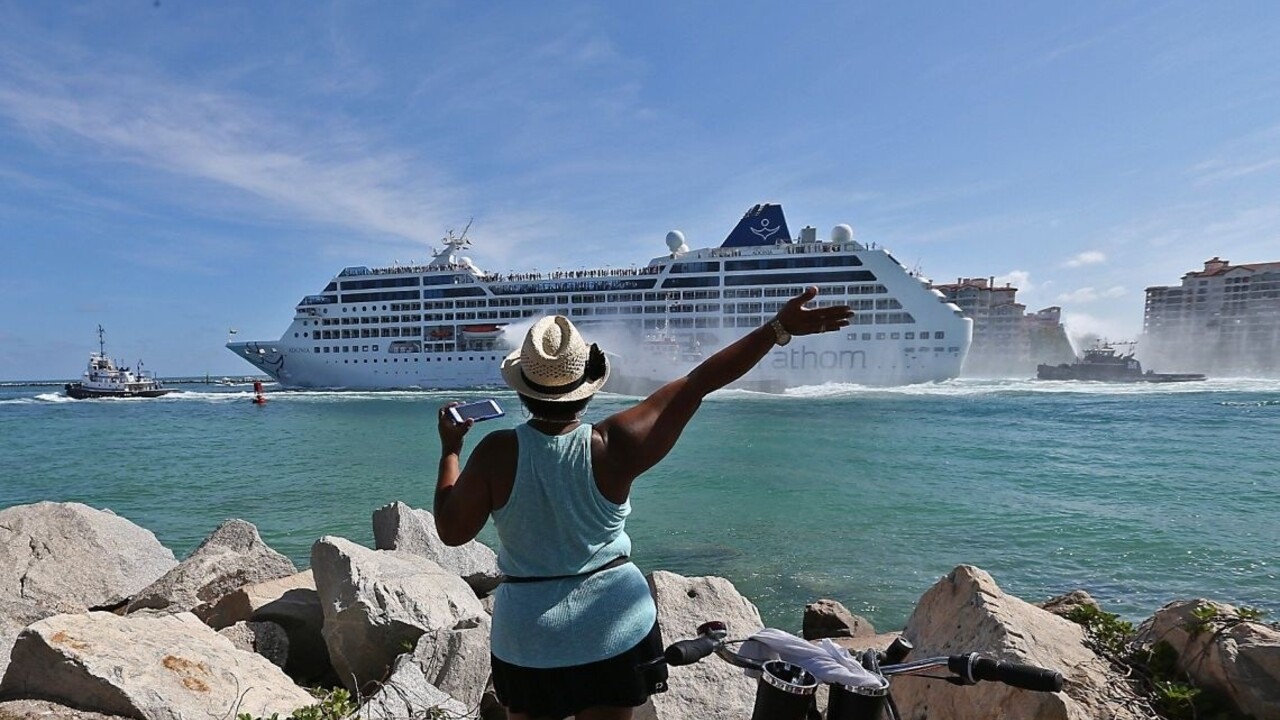 Kuba USA Adonia výletná loď žena leto 1140 px (SITA/The Miami Herald via AP)